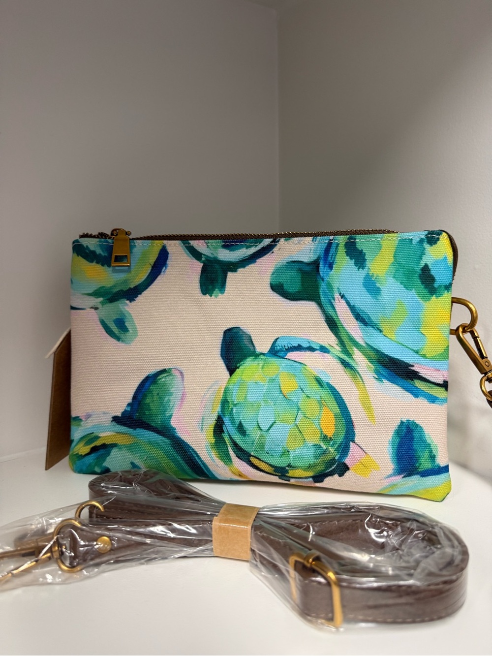 Sea Turtle Crossbody Wristlet Clutch in Teal Blue Green Canvas Multi Pocket NWT - Picture 1 of 10
